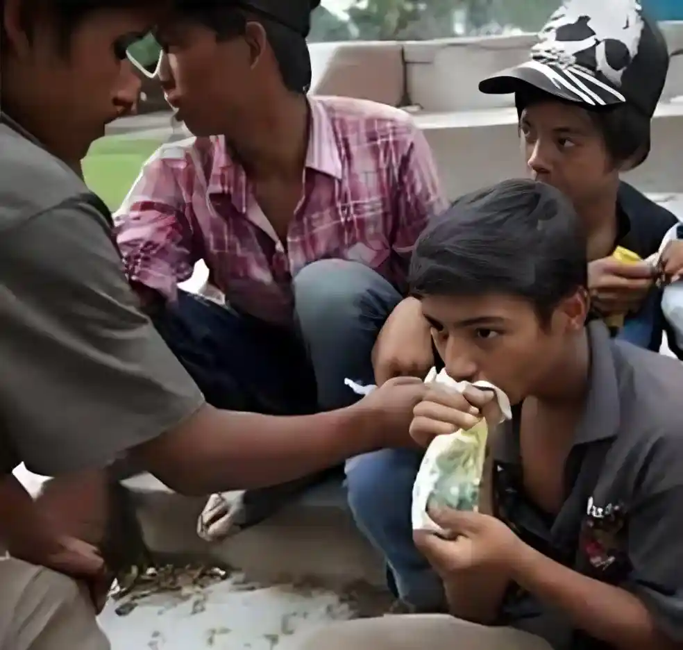 Children at risk of whitener addiction. Sudhaar Foundation offers programs as whitener addiction treatment in Ranchi. Call for help.